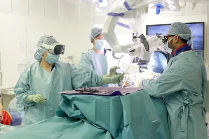 Apple's virtual reality glasses are used in surgery