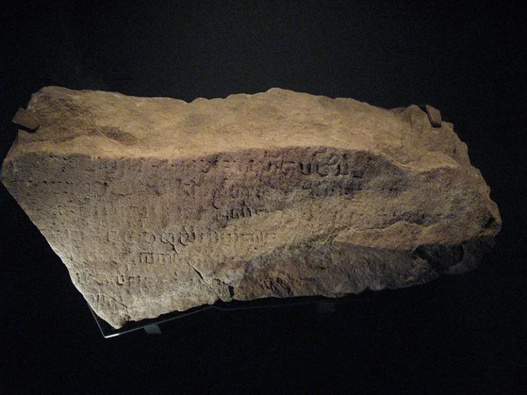 The enigma of the inscriptions on the Singapore Stone