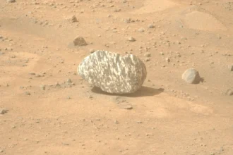 Striped rock found on Mars