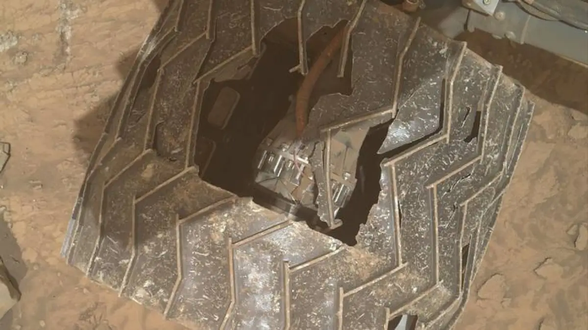 Images reveal a giant hole in the Curiosity rover's wheel