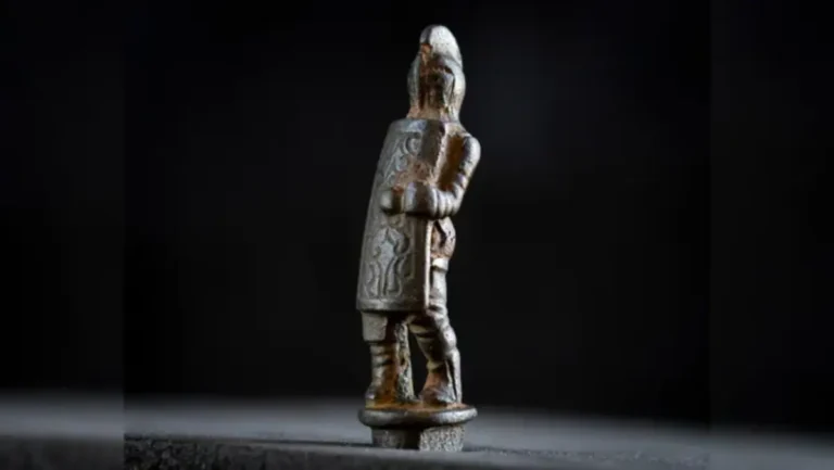 A gladiator-shaped knife handle was discovered