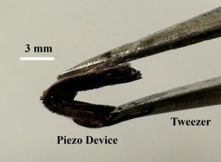 device-transforms-body-movements-into-energy-for-electronics