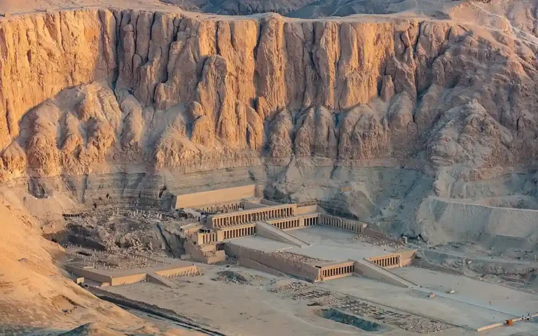 Tesouros arqueológicos do Templo de Hatshepsut