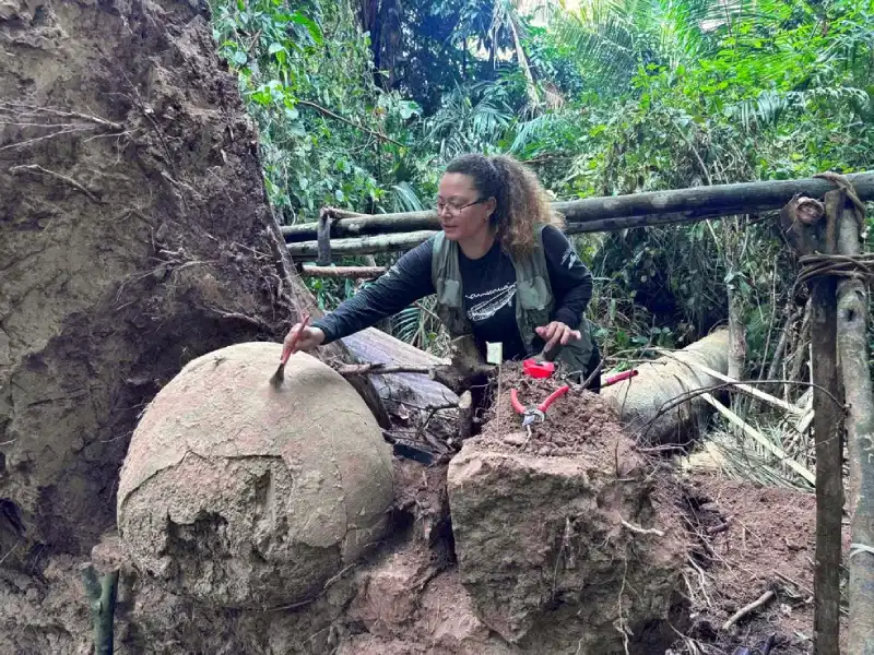 Funerary Urns Thousands of Years Old in Amazonas