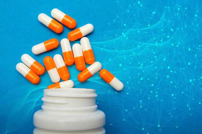 Com a ajuda da inteligência artificial, pesquisadores do MIT descobriram novos antibióticos capazes de combater duas infecções de difícil tratamento: uma forma resistente a medicamentos da gonorreia e o Staphylococcus aureus multirresistente (MRSA).