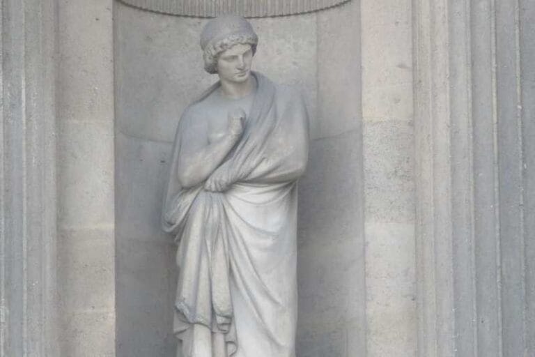 Estátua de Aristarco, Cour Carrée do Louvre. Crédito: Thomon / Wikimedia Commons