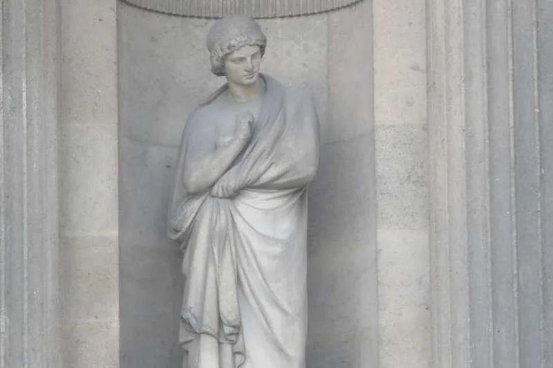 Estátua de Aristarco, Cour Carrée do Louvre. Crédito: Thomon / Wikimedia Commons