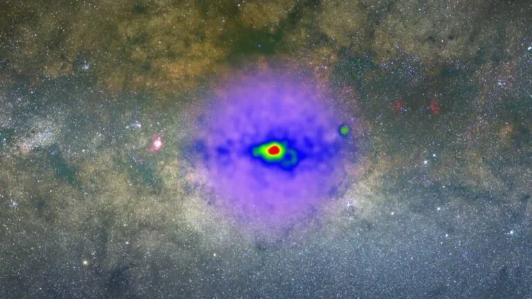 The galactic center gamma-ray excess recorded by Fermi. (NASA Goddard/A. Mellinger (Central Michigan Univ.) and T. Linden (Univ. of Chicago))