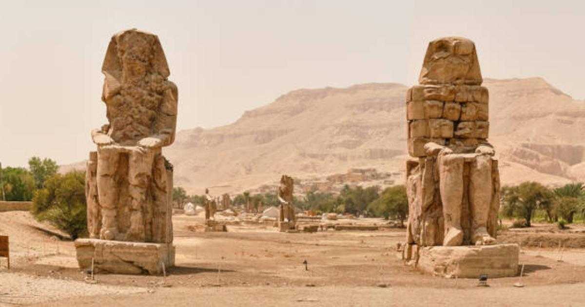 Colossos de Mêmnon (estátuas do faraó Amenófis III), Luxor, Egito. Fonte: VLAD ANTONOV / Adobe Stock