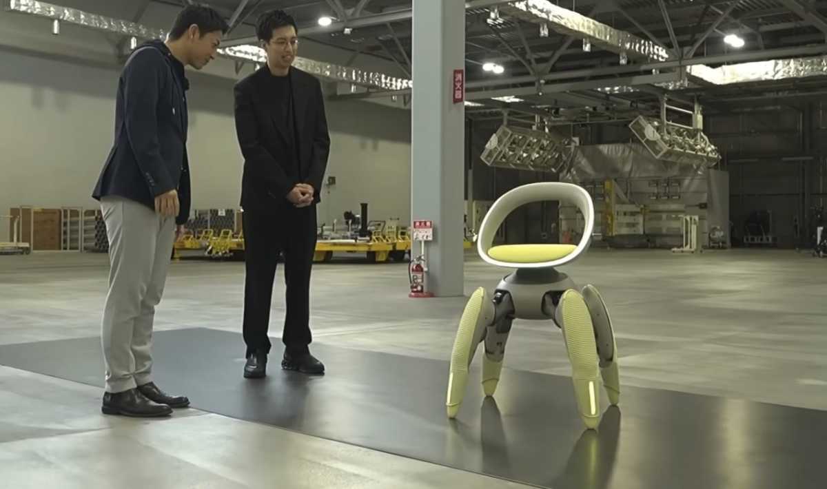 Cadeira robótica capaz de subir escadas e enfrentar terrenos irregulares