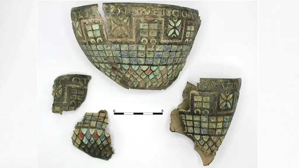 O Copo de Berlanga foi encontrado em quatro partes. Crédito da imagem: Roberto De Pablo