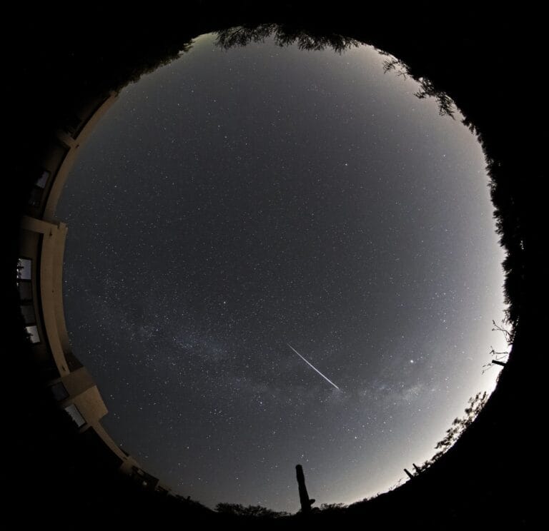 Observação da Chuva de Meteoros Lirídeos em Abril de 2026