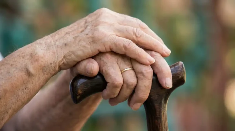 Expectativa de Vida Saudável no Reino Unido Caiu Mais de 2 Anos, Aponta Estudo