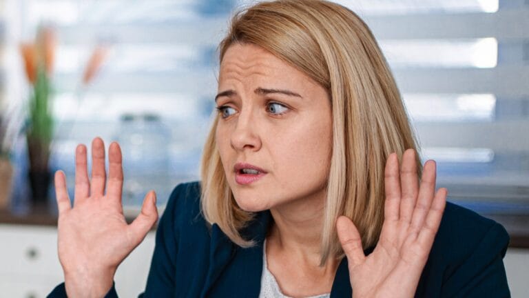 Por que o cérebro desliga durante discussões e como lidar com isso