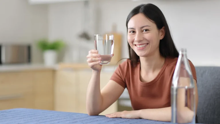 Moringa pode remover microplásticos da água potável, aponta pesquisa