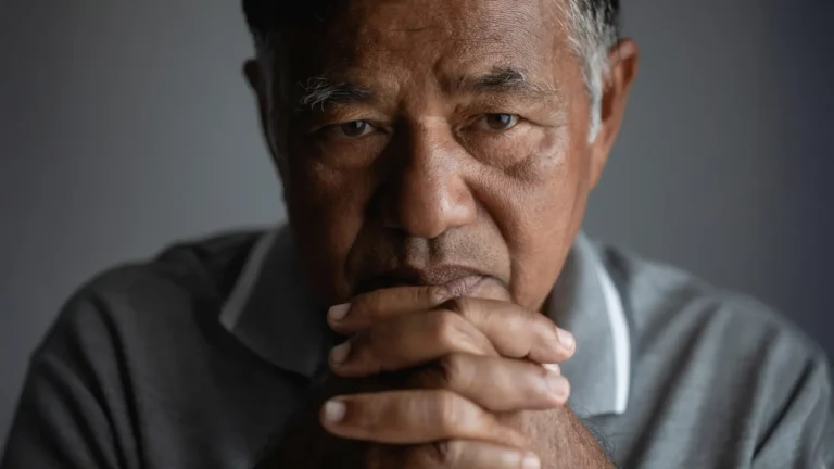 Estudo revela impacto do estresse oculto na memória de idosos chineses-americanos