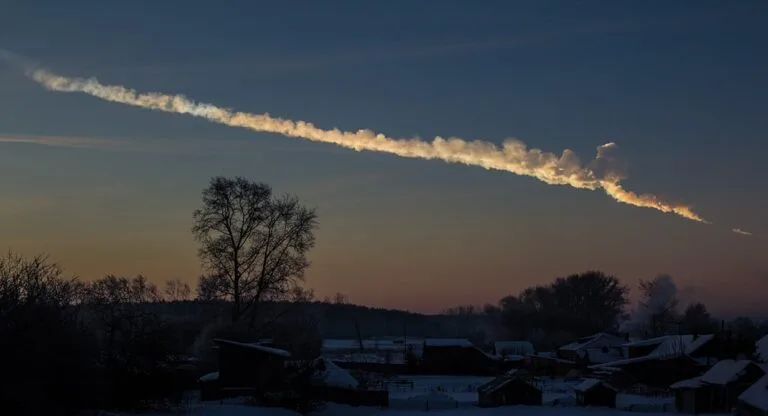 MeerKAT monitora asteroides em tempo real para evitar impactos