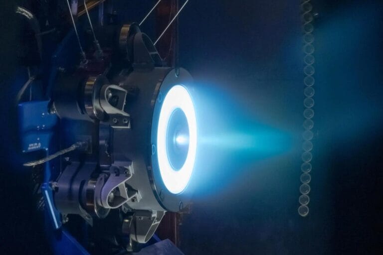 NASA testa propulsor elétrico para missões a Marte