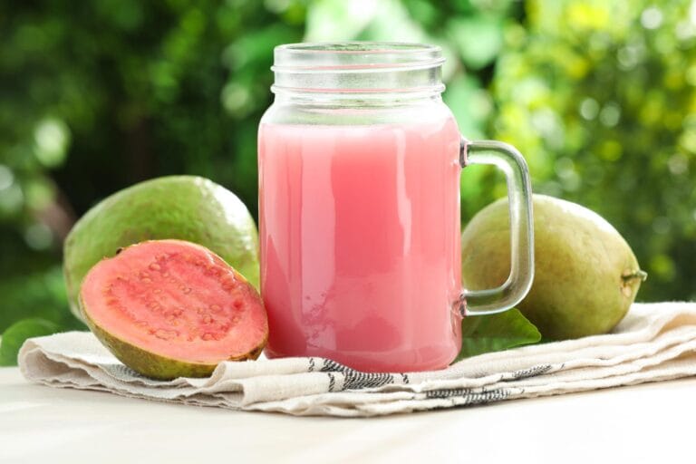 Estudo aponta benefícios do suco de goiaba contra anemia