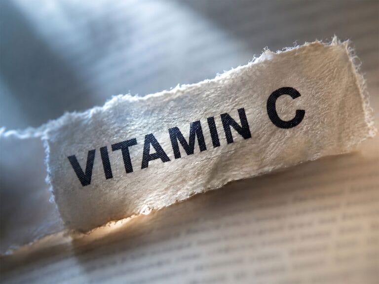 Vitamina C pode ajudar no combate ao câncer, diz estudo