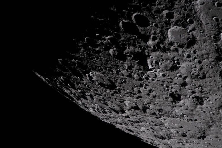 Cientistas propõem lasers em crateras lunares para navegação