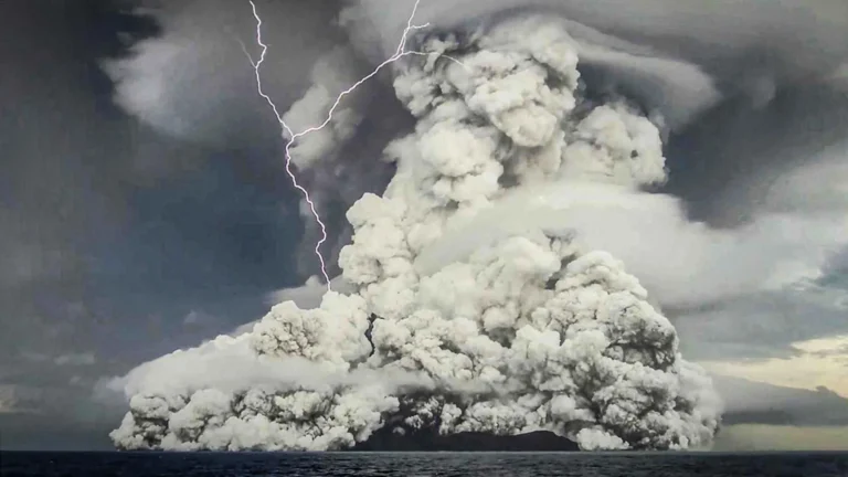 Erupção de vulcão no Pacífico reduz metano na atmosfera