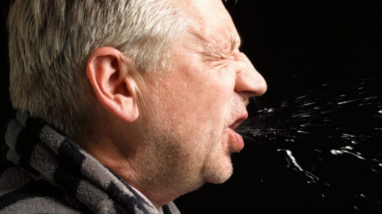 Tosse convulsa é altamente contagiosa e frequentemente ignorada