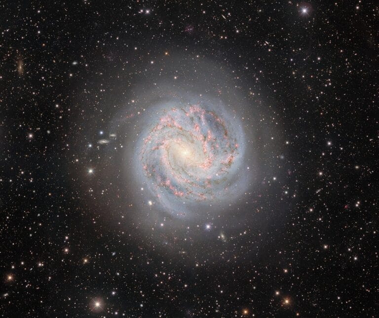 Astrônomos observam estrelas mortas brilhando na Galáxia M83