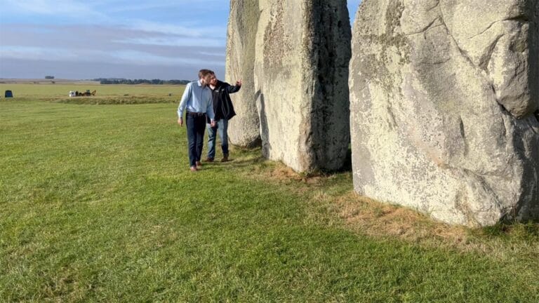 Estudo revela transporte humano de pedra de Stonehenge