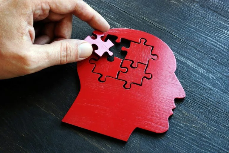 Estudo revela droga à base de cobre que combate Alzheimer
