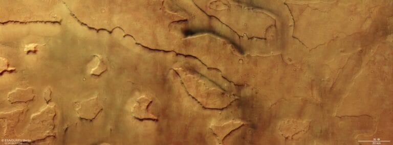 Mars Express registra redemoinhos de poeira em Valles Marineris