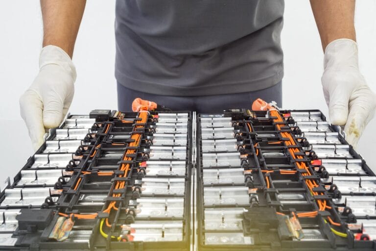 Bateria de sódio da China rivaliza com tecnologia da Tesla