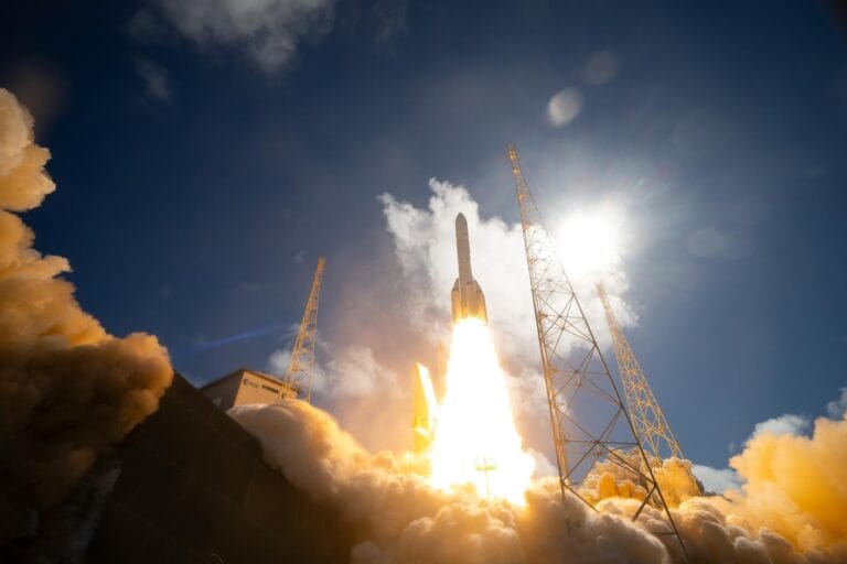 Ariane 6 estabelece novo recorde europeu com foguetes mais potentes