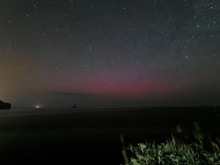 Estudo revela auroras vermelhas intensas no Japão