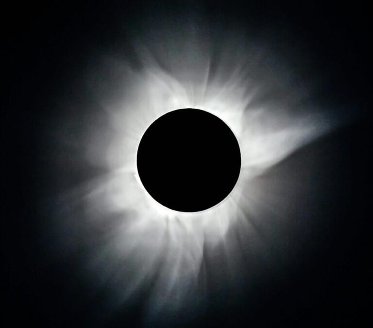 Astrônomos investigam a existência do Planeta Nove no Sistema Solar