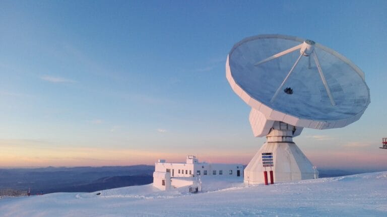 Astrônomos descobrem açúcar de quatro carbonos no espaço