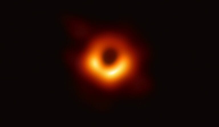 Lente Gravitacional Solar pode mapear anãs brancas e buracos negros