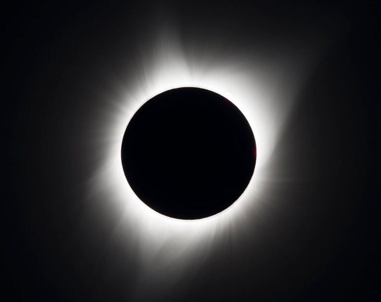Cientistas analisam consequências do Sol parar de brilhar