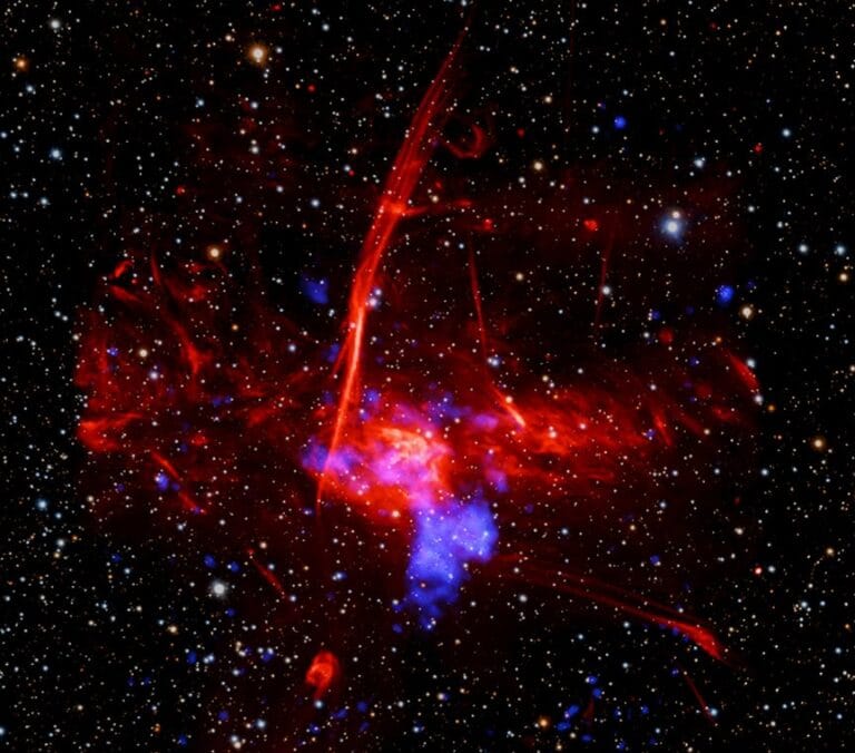 Astrônomos detectam possível remanescente de supernova próximo ao buraco negro da Via Láctea