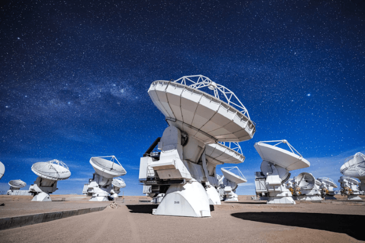 Pesquisadora propõe busca de sinais alienígenas em frequências altas
