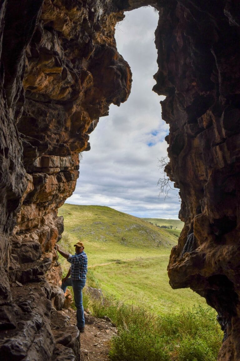 Estudo revela ritual indígena de 25 mil anos em caverna australiana