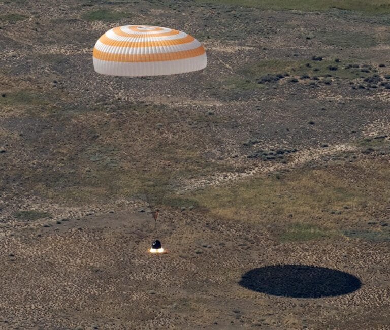 Astronauta da NASA retorna após 3.856 órbitas da Terra