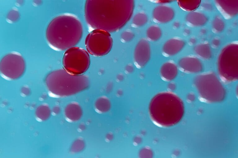 Estudo aponta mudanças na química do sangue humano por CO₂