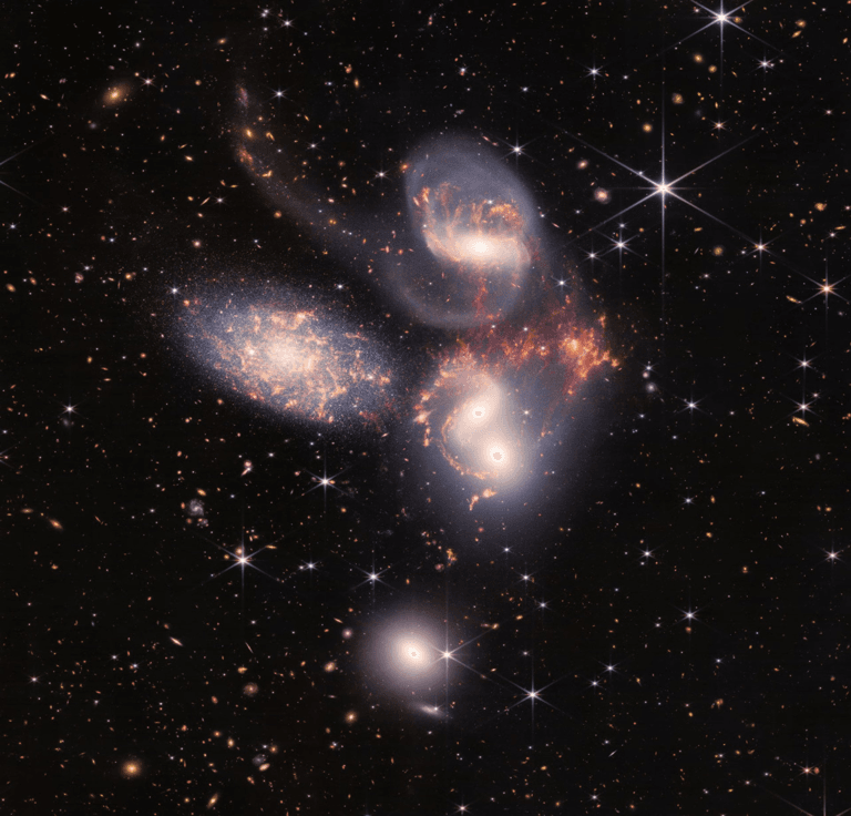 Astrônomos identificam fusão rara de seis galáxias
