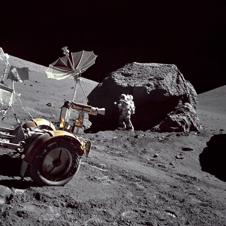 Estudo revela que água da Lua está quimicamente ligada no interior