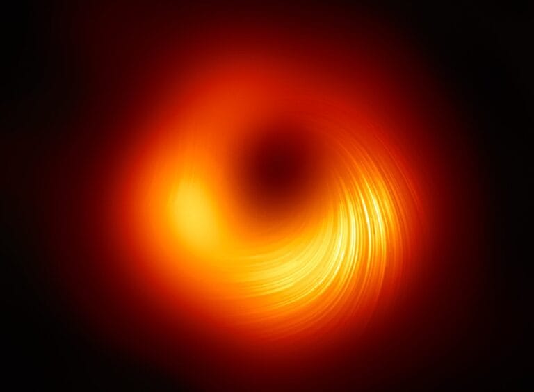 Astrônomos revelam propriedades do buraco negro em M87