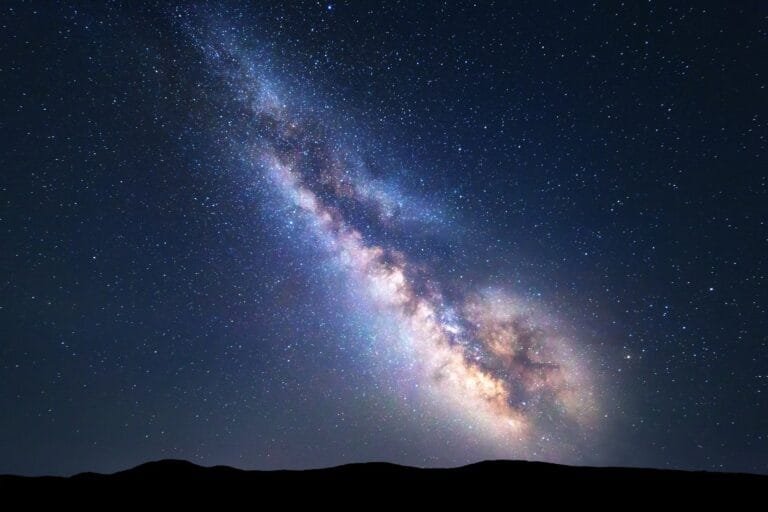 Astrônomos revisam método para medir a massa do universo