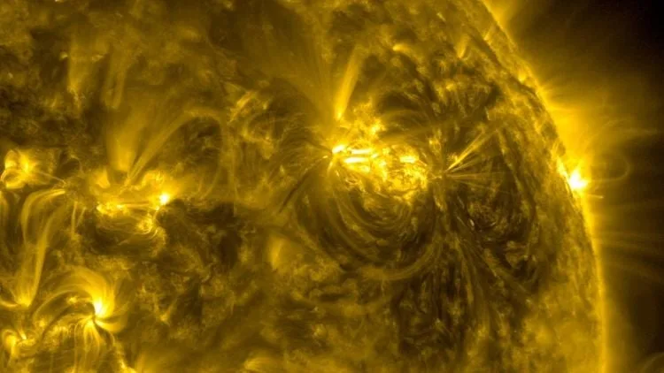 Modelo de IA prevê tempestades solares com 9 horas de antecedência