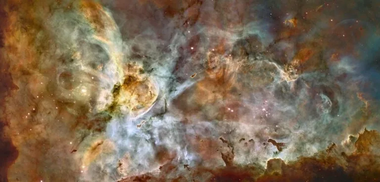 Webb captura imagem da Nebulosa Carina com novos detalhes
