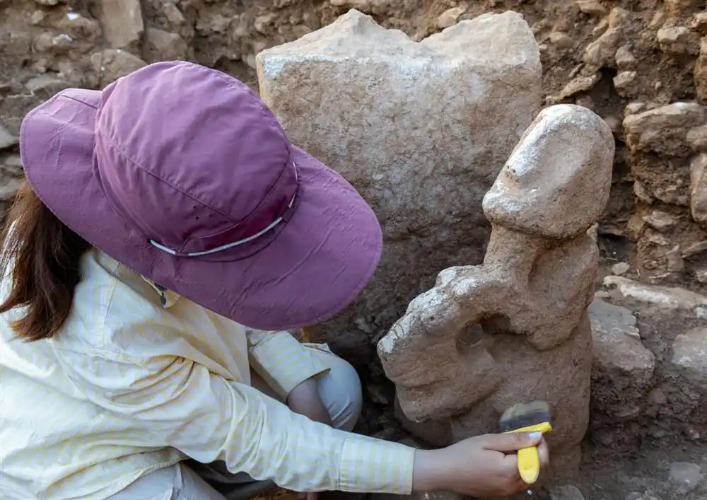karahantepe statue man leopard